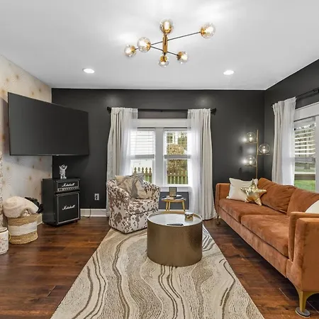 Space Cowboy - Huge Yard, Firepit, Close2Downtown